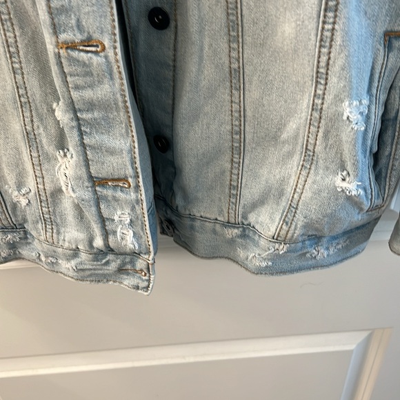 True Craft Denim Distressed Jacket Light Wash Sparkle Collar - Picture 3 of 10